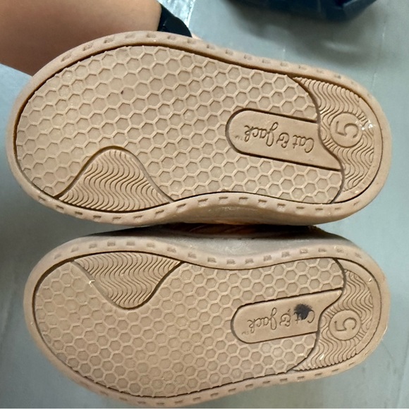 Cat and Jack shoe bundle Sz 5 - Picture 4 of 7